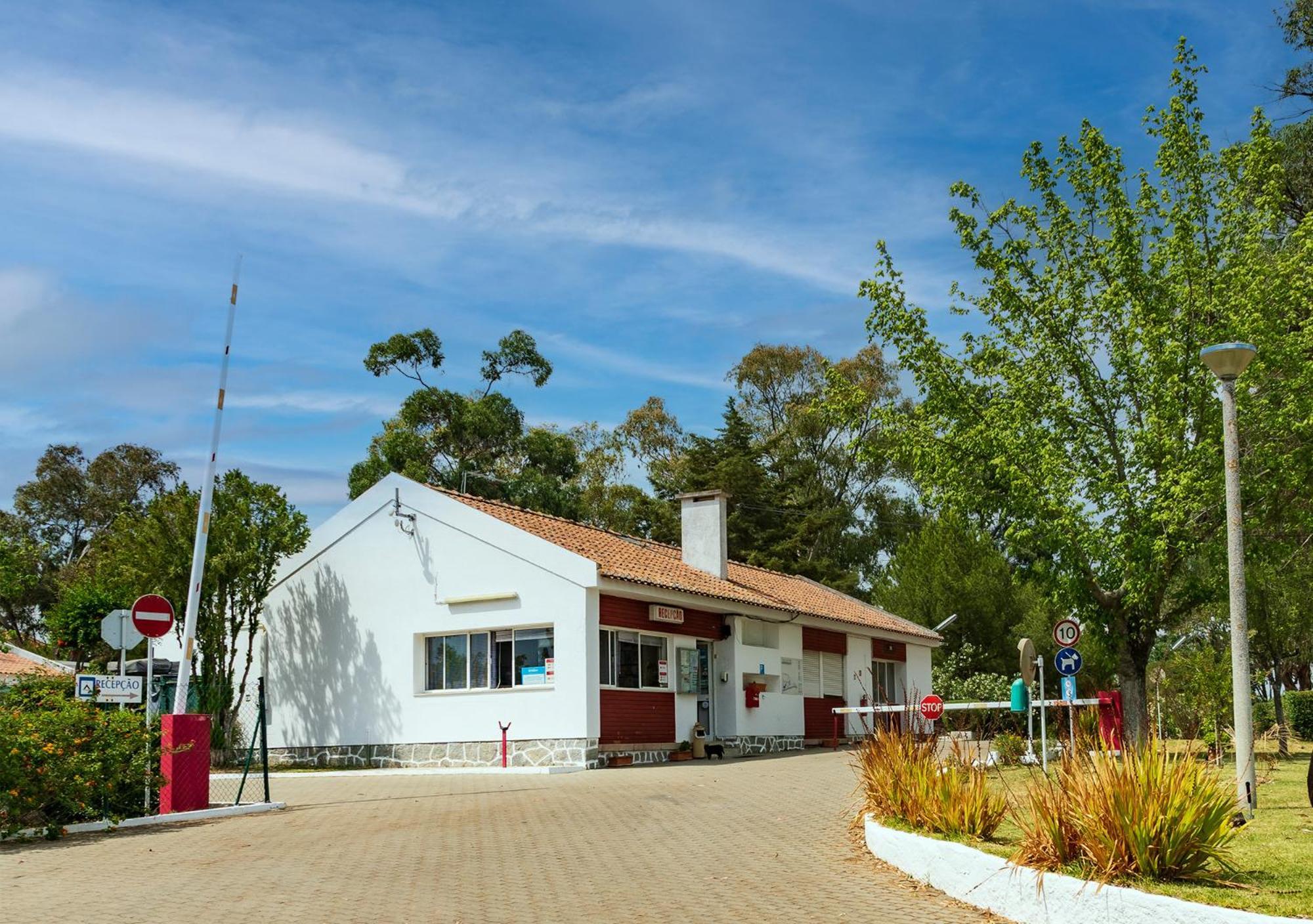 מלון Parque De Campismo Orbitur אבורה מראה חיצוני תמונה